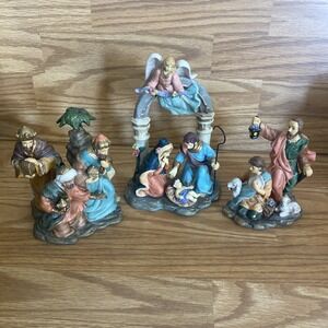 AVON 2002  Nativity Holy Family Holiday Treasures Porcelain Nativity Set